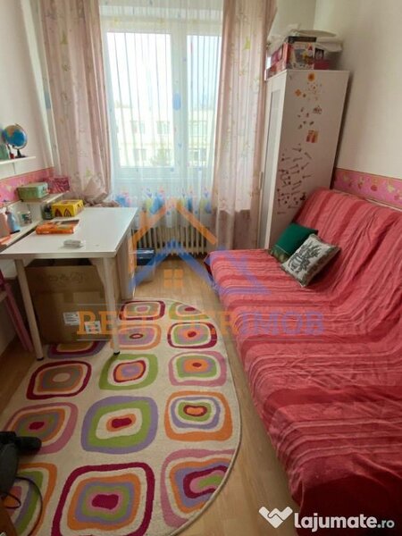 1 Decembrie 1918 - Ozana Apartament 4 camere de vanzare